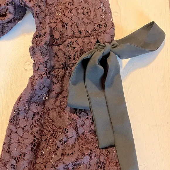 LOFT Burgundy Lace with Black Tie Sleeves Ann Taylor Holiday Christmas Blouse - Picture 6 of 7
